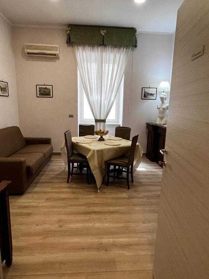 A Casa E Mamma' Apartment Napoli Bagian luar foto