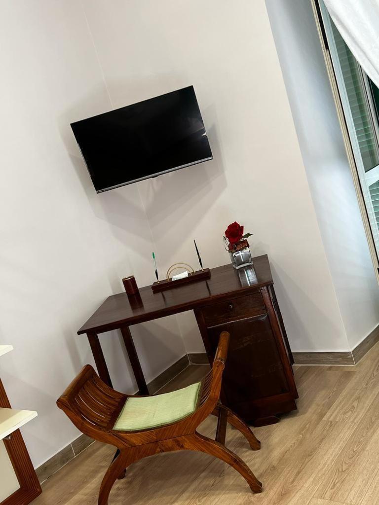 A Casa E Mamma' Apartment Napoli Bagian luar foto